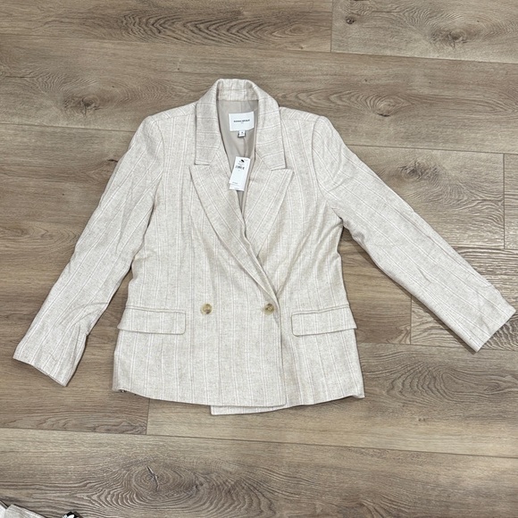 Banana Republic Factory Cream Striped Women's Shorts and Matching Blazer - Picture 3 of 4